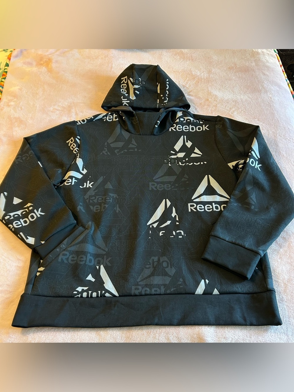 Reebok Unwind black and white logo pullover hoodie large front pocket size 2XL